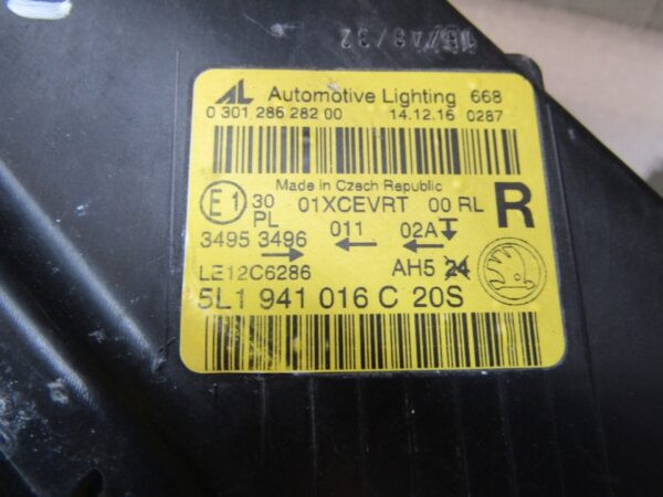 Koplamp Skoda Yeti 5L1 FACELIFT XENON 12-17 5L1941016C RECHTS Q1011/K5 5B