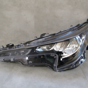 Koplamp Toyota Corolla E21 HB COMBI LED 18- 81150-02S60 LINKS Q941/K5 14A