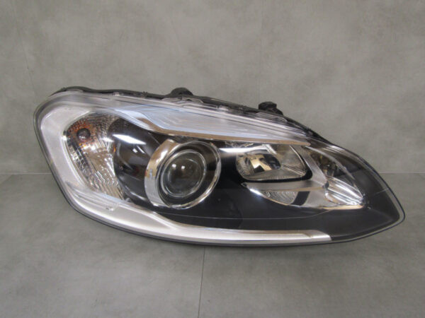 KOPLAMP Volvo XC60 I FACELIFT XENON 13-17 31420250 RECHTS Q887/K4 15F