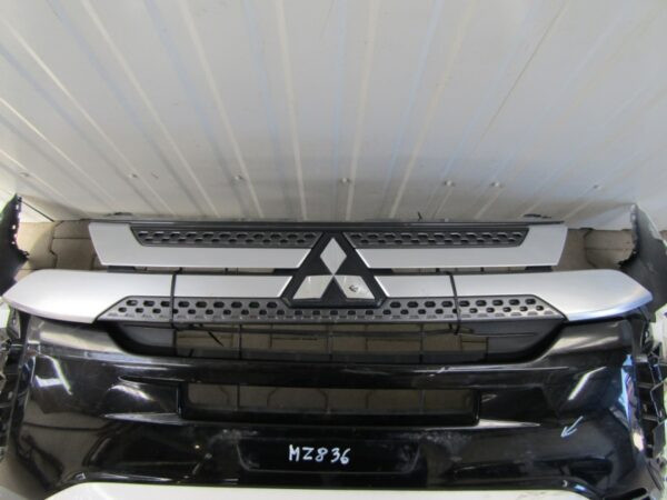 Bumper  Mitsubishi Outlander 3 Hybryda faceLift  Voorbumper MZ836