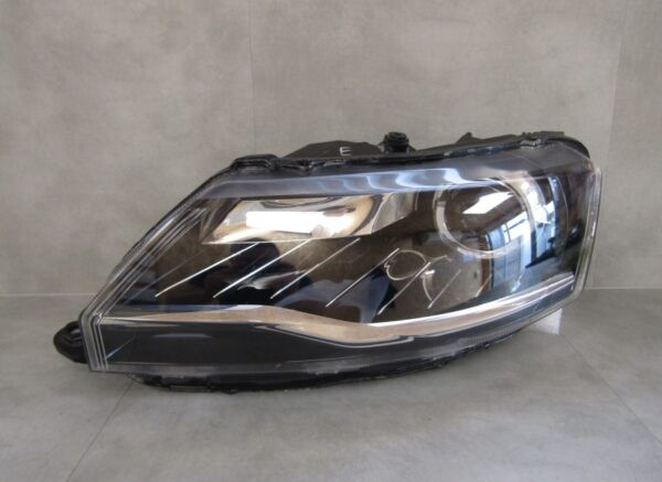 KOPLAMP SKODA RAPID FACELIFT XENON 17-19 LH 5JB941015C LINKS A1293/5K/2F