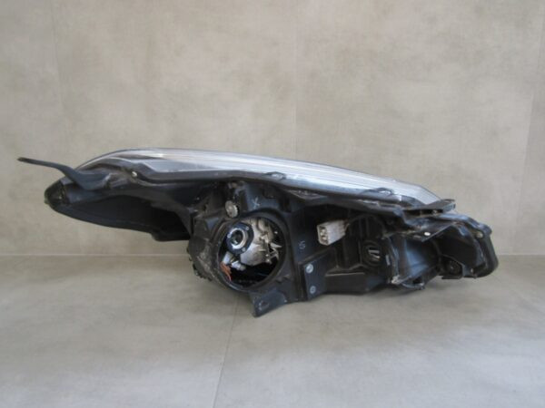 KOPLAMP TOYOTA YARIS 3 III HYBRIDE STANDAARD LED 12-14 LH LINKS A1288/5K/8C
