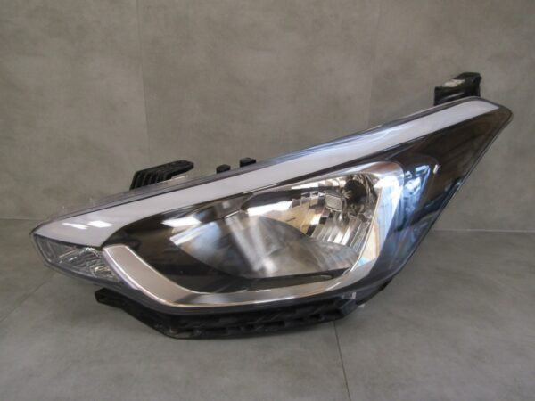 KOPLAMP Hyundai i20 STANDAARD 14-18 LH 92101 C8000 LINKS Q1128/K4 1A