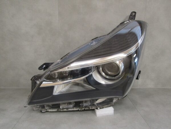 KOPLAMP Toyota Yaris 3 III FACELIFT LED 14-17 LH LINKS S1183 D21