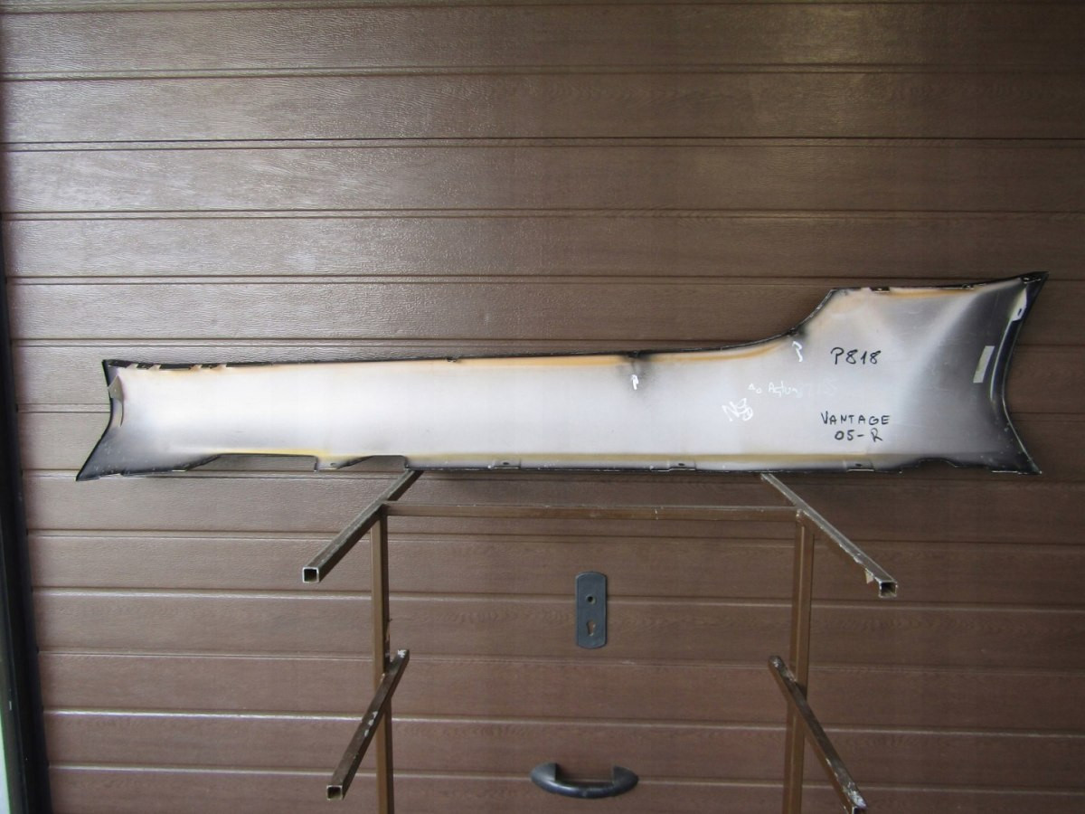 Zijskirt Dorpellijst Rechts Aston Martin Vantage 05- próg 8544554161 Dorpel P818