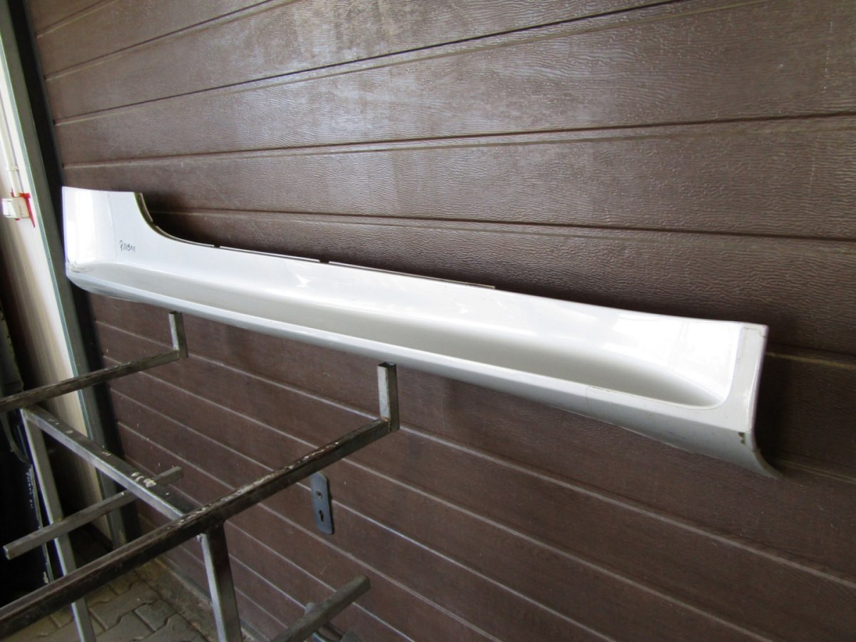 Zijskirt Links Dorpellijst Aston Martin Vantage S V12 ad2386907402 Dorpel P11911