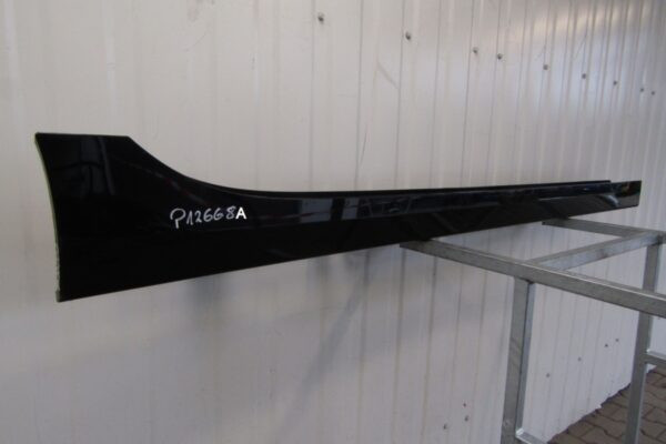 Zijskirt Dorpellijst Rechts BMW 1 F40 2 F44 19-Dorpel 51777461382 P12668A