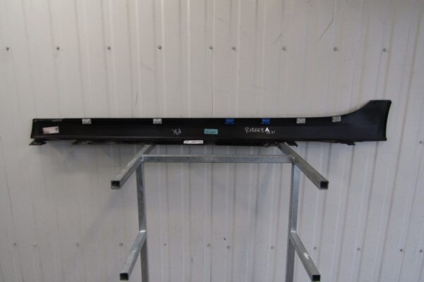 Zijskirt Dorpellijst Rechts BMW 1 F40 2 F44 19-Dorpel 51777461382 P12668A