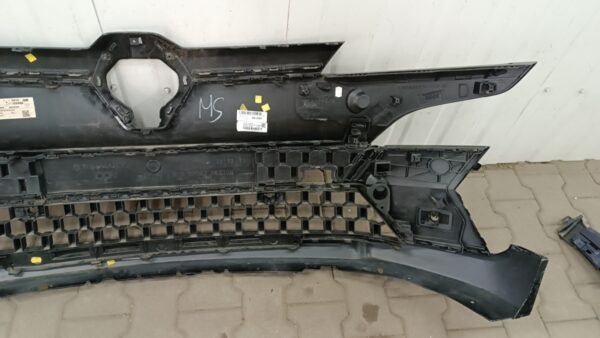 Bumper RENAULT MEGANE V 5 E-TECH 22- / + narożnik Voorbumper HK937