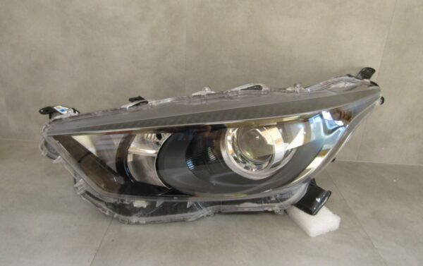 KOPLAMP TOYOTA YARIS 4 IV STANDAARD LENS 20- / MAZDA 2 22- LH A1406/4K/15D