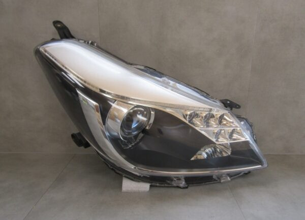 KOPLAMP TOYOTA YARIS 3 III HYBRID STANDAARD LED 12-14 RH RECHTS S1309/C225