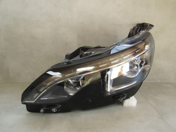 KOPLAMP PEUGEOT 3008 5008 II VOLLEDIGE LED 16-20 LH LINKS 9826572780 A1457/4K/12E