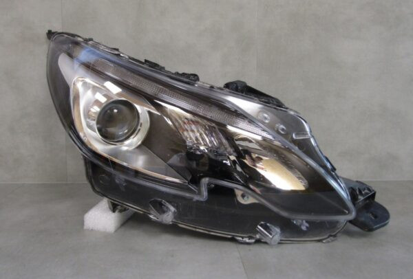 Koplamp Peugeot 2008 I FACELIFT Standaard Lens 16-19 Rechts 9814739580 A1423/5K/11F