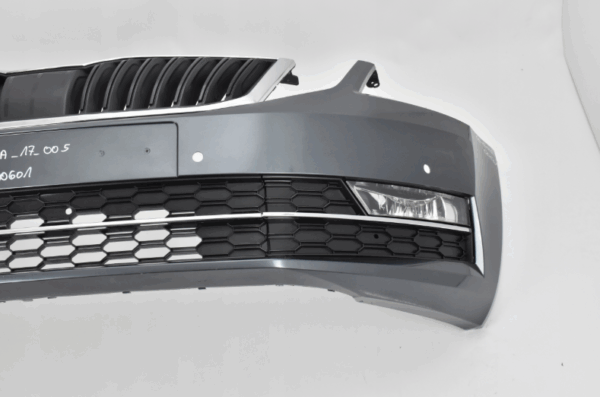 Bumper SKODA OCTAVIA III 2017 4XPDC Voorbumper 00601