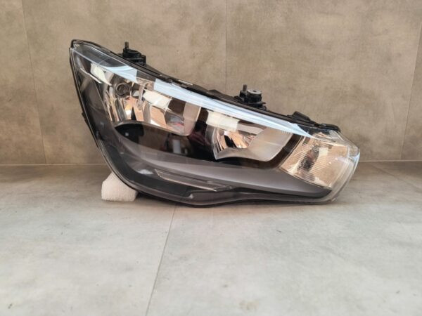 Koplamp AUDI A1 STANDAARD 8X0 10-14 Rechts RH 8X0941004 Z17/8D