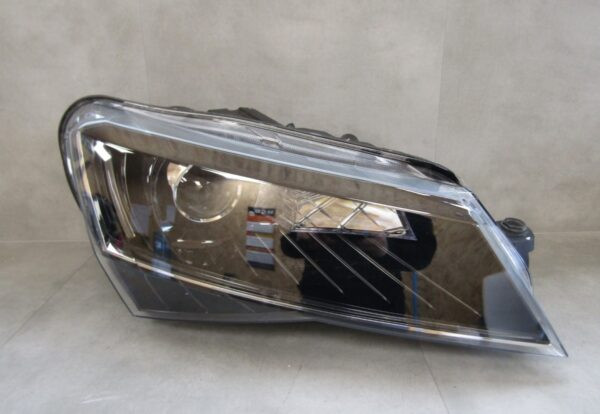 Koplamp Skoda Superb 3 III Xenon 15-19 3V1941016B Rechts A1552/5K/11B