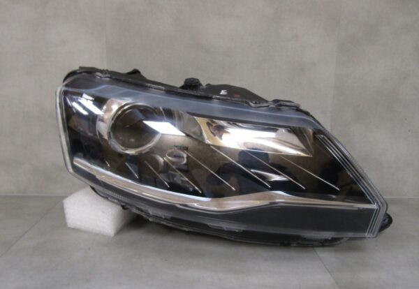 Koplamp Skoda Rapid 5JB Facelift Xenon Niet-draaiend 16-19 Rechts 5JB941016C A1579/F188