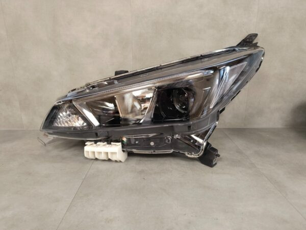 Koplamp NISSAN LEAF 2 II Standaard Lens + LED 18-22 LH Links 260605SH0A Z26/8D