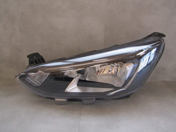 KOPLAMP Ford Focus MK4 STANDAARD + LED ZWART 18-21 LH LINKS JX7B-13W030 Q1330/B112