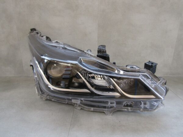 Koplamp Toyota Corolla E21 SEDAN REGULAR LENS 18- RH 81110-02T31 Q1352/K4 6B