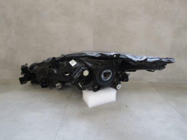 Koplamp Toyota Corolla E21 SEDAN REGULAR LENS 18- RH 81110-02T31 Q1352/K4 6B