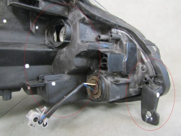 Koplamp  Suzuki Baleno XENON NIET-DRAAIEND 15- LH Links 100-18513 Q1375/K5 3A