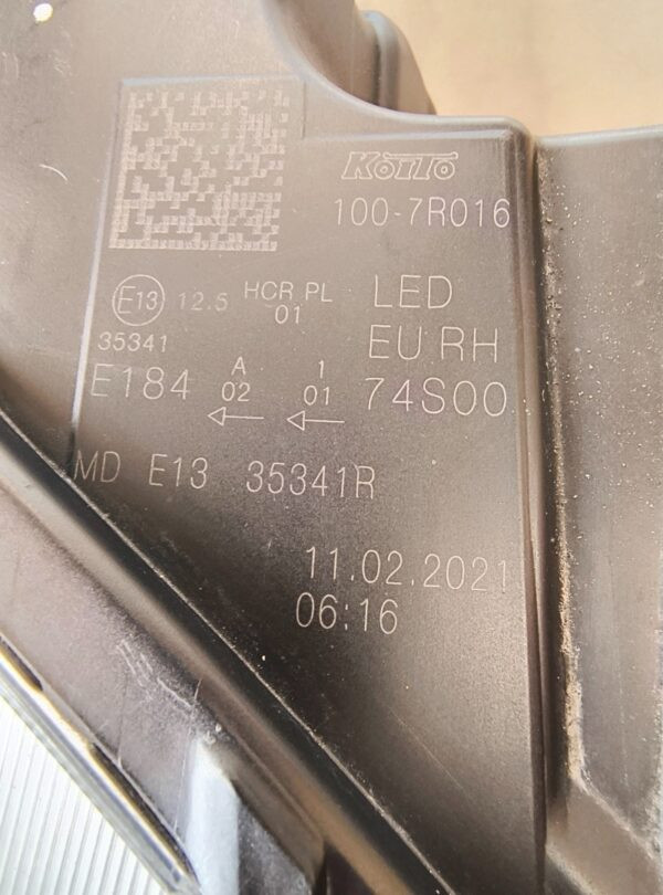 Koplamp Suzuki Vitara 2 II LED Facelift 24- RH Rechts KOITO 1007R016 Z5/5D
