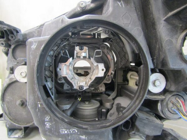 Koplamp  TOYOTA AVENSIS T27 Facelift 11-15 XENON Draaien Rechts 10000-17687 S1508/D221