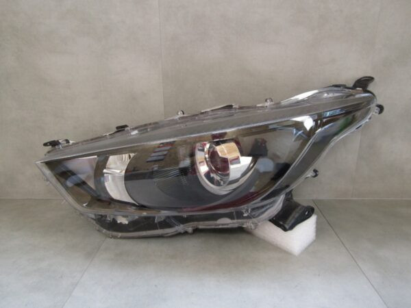 Koplamp Toyota Yaris 4 IV 20- Mazda 2 22- NORMALE LENS LH Links K0-6 Q1345/B103
