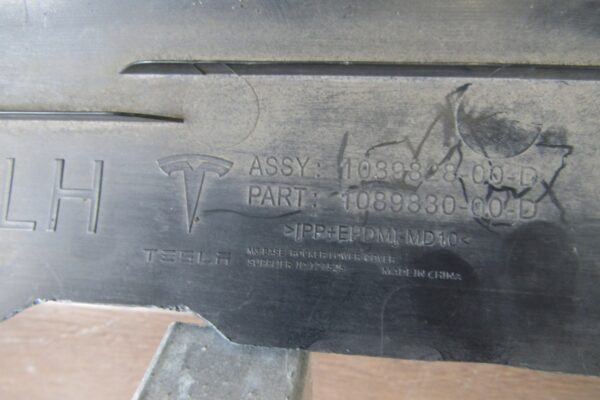Zijskirt Dorpellijst Links TESLA 3 17- 1089828-00 1089830 Dorpel P12324