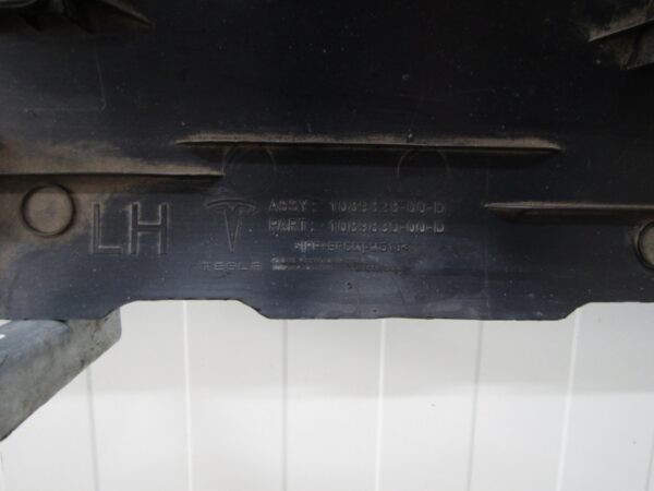 Zijskirt Dorpellijst Links TESLA 3 17- 1089828-00 1089830 Dorpel P13863