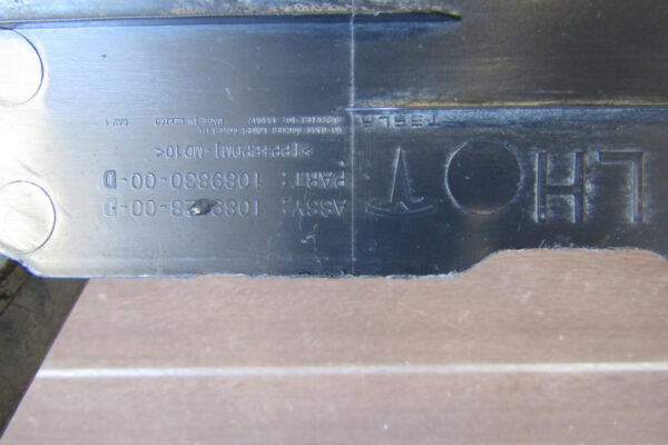 Zijskirt Dorpellijst Links TESLA 3 17- 1089828-00 1089830 Dorpel P11883