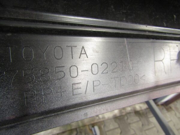 Zijskirt Dorpellijst Rechts Toyota Corolla XII 18 HB E210 7585002210 Dorpel P8845