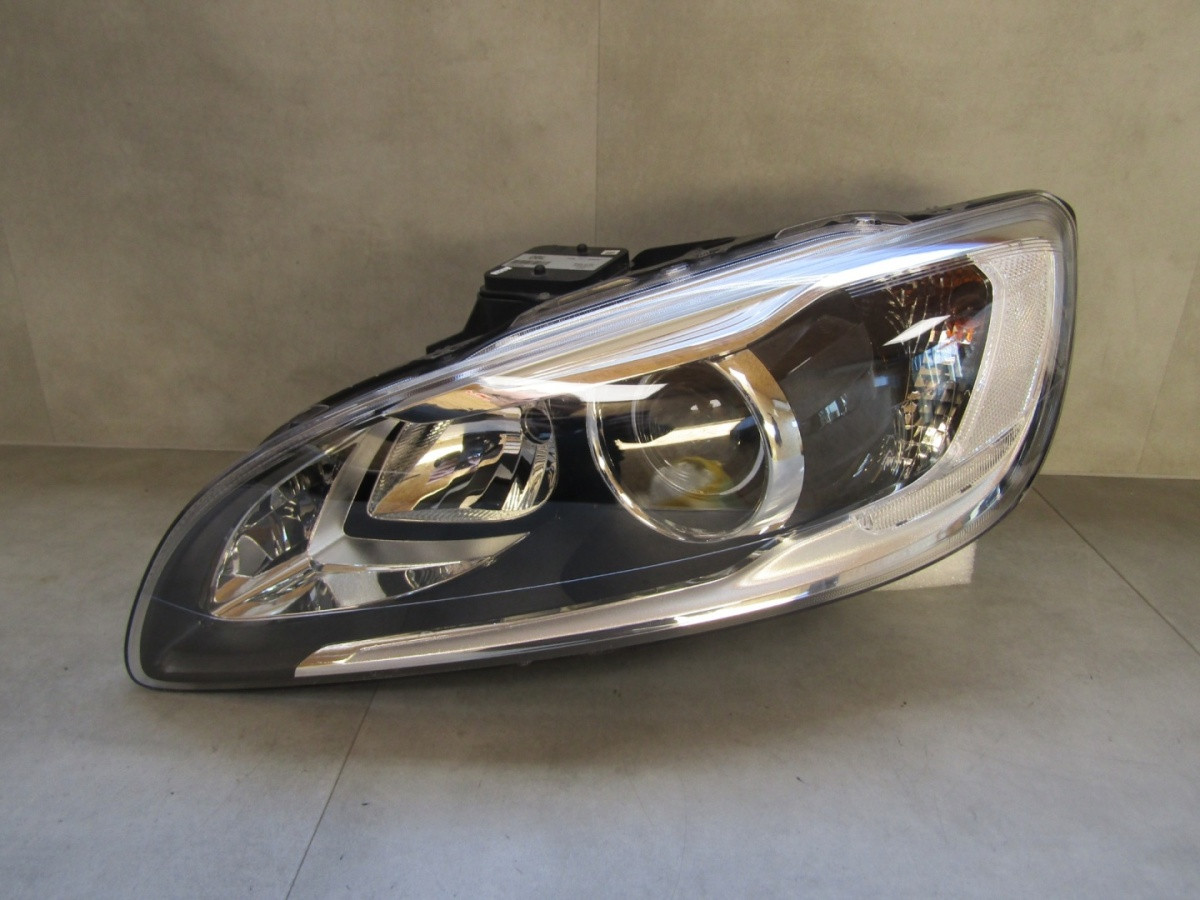 Koplamp Volvo V60 S60 Facelift XENON DRAAIEND 14-18 LH Links 31420261 Q1565/K5 5G