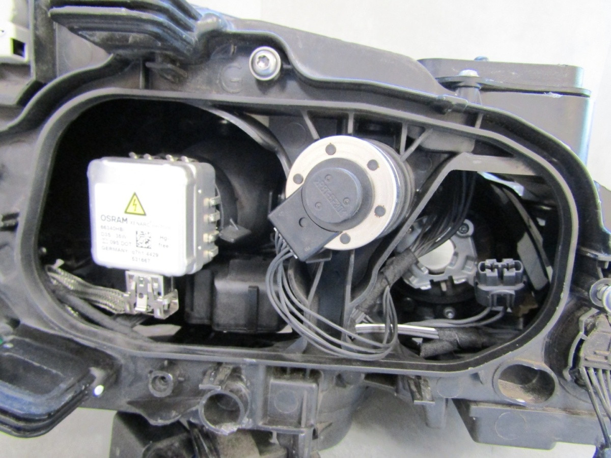 Koplamp Volvo V60 S60 Facelift XENON DRAAIEND 14-18 LH Links 31420261 Q1565/K5 5G