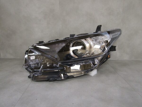 Koplamp  TOYOTA AURIS 2 II Facelift NORMALE LENS 15-18 LH Links 81150-02K30 Z62/K3/6A