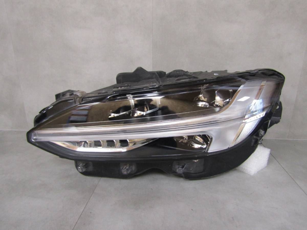 Koplamp Volvo S90 V90 FULL LED ACTIEF 16- LH Links 31689195 Q1470/K3 8G