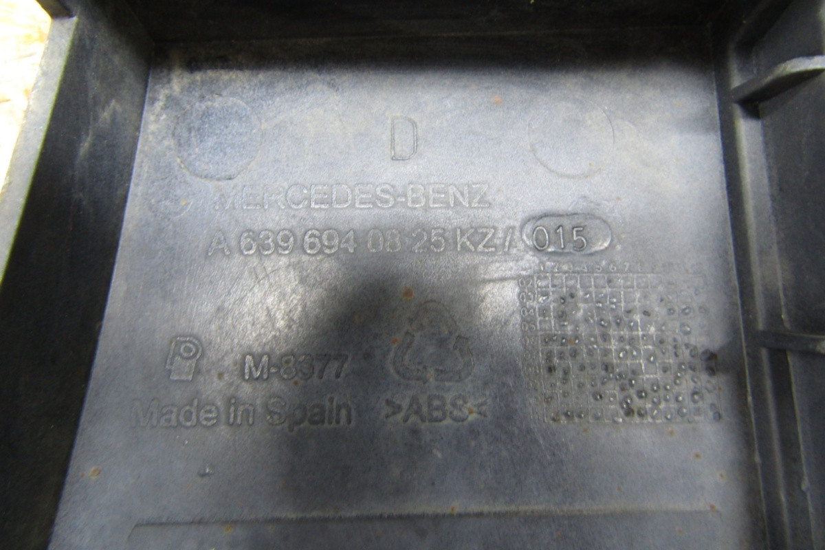 Spoiler Hoekstrip Rechtsachter Mercedes Vito 03-14 A6396940825K2 P15524A