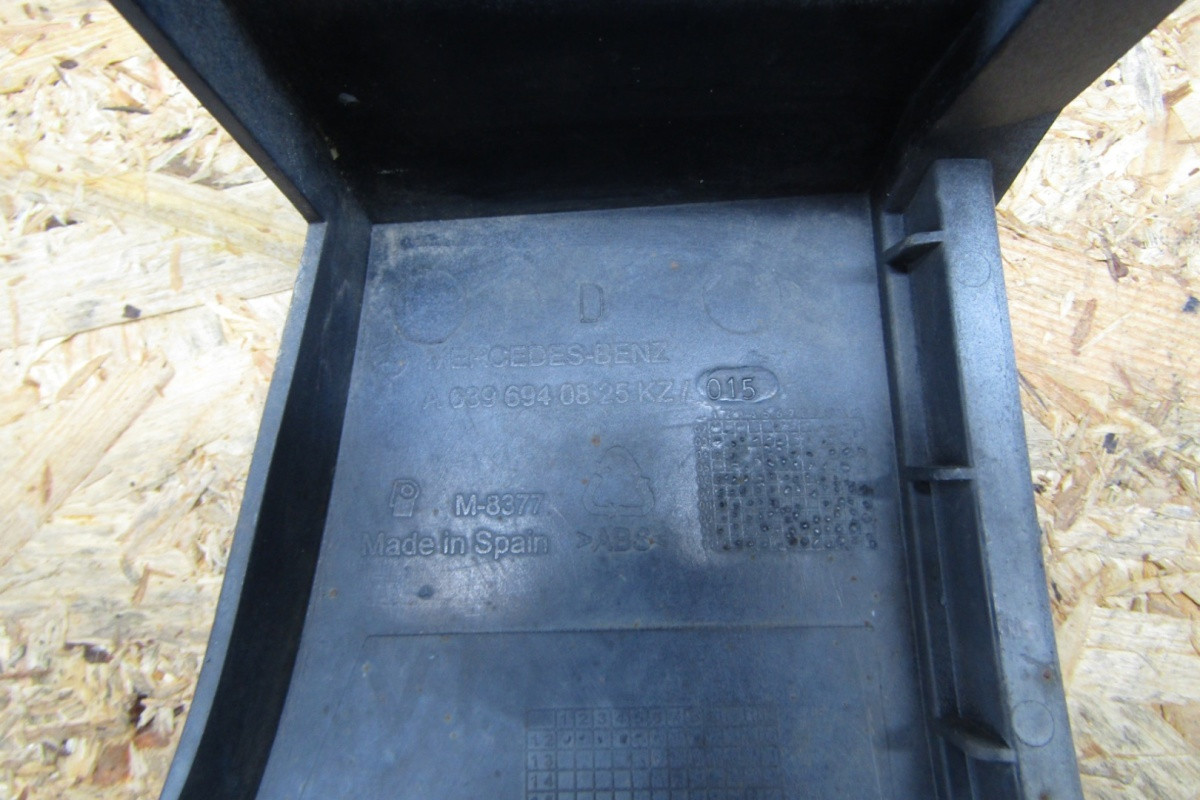 Spoiler Hoekstrip Rechtsachter Mercedes Vito 03-14 A6396940825K2 P15524A