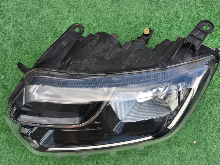 Koplamp DACIA DUSTER 2 II STANDARD FRONT LAMP + LED SET Dacia