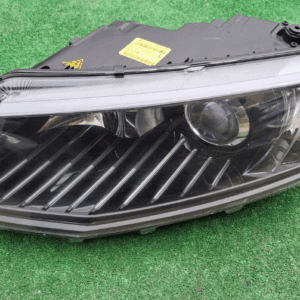 Koplamp SKODA OCTAVIA 3 III 5E1 BI-XENON TURNING FRONT LAMP
