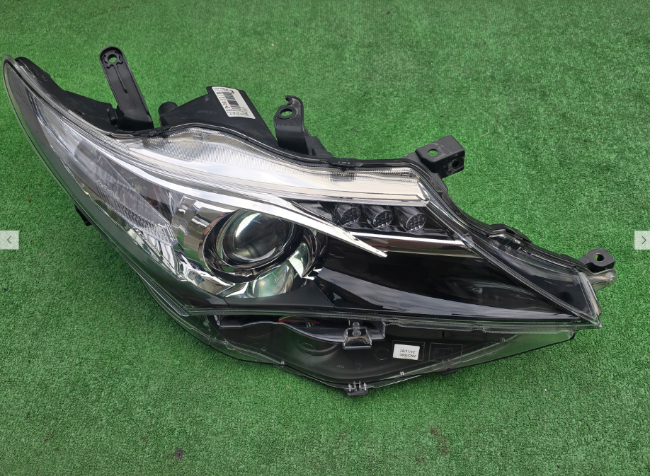 Koplamp TOYOTA AURIS 2 II BI-XENON+ LED HEADLAMP 12-15y. 89906416