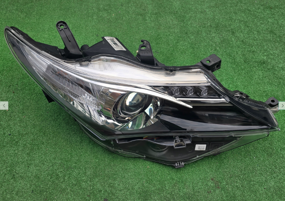 Koplamp TOYOTA AURIS 2 II BI-XENON+ LED HEADLAMP 12-15y. 89906416