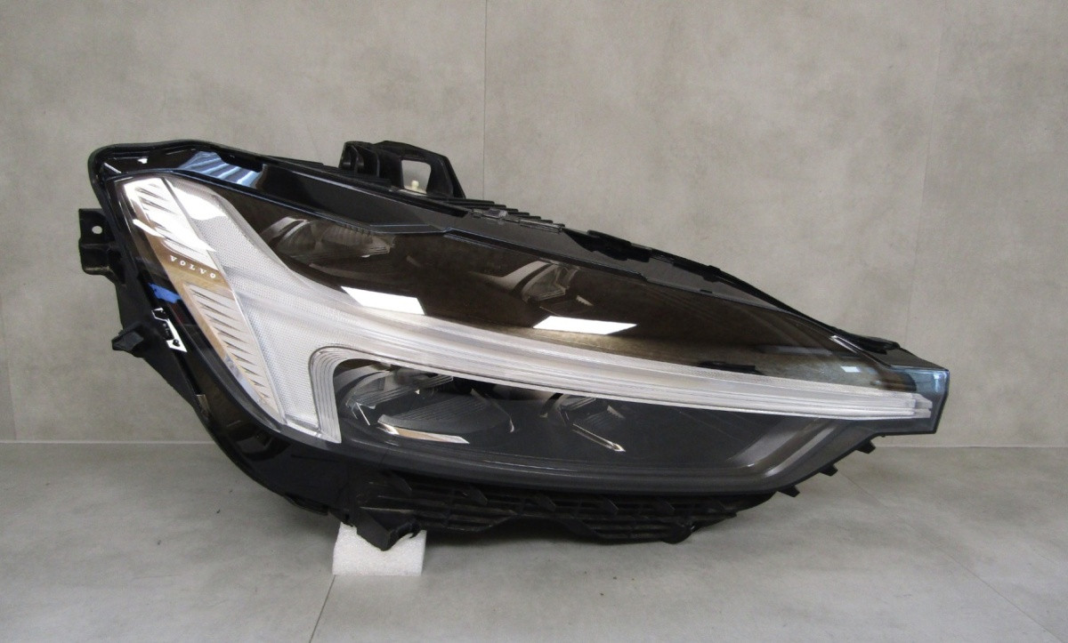 KOPLAMP VOLVO XC60 II MID LED 17-24 RH RECHTS 32404710 S1811//C150