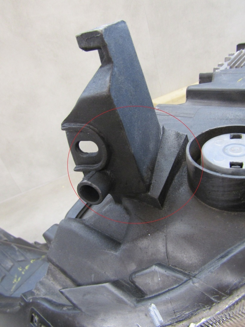 KOPLAMP FORD KUGA MK2 LH LINKS XENON 12-15 CV44-13D155-AK Z172/K4/17A