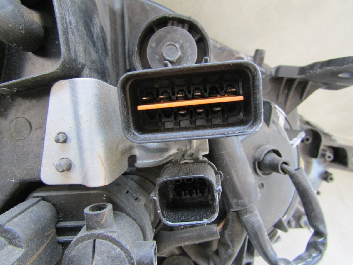 KOPLAMP MITSUBISHI LANCER 8 VIII STANDARD LH 07- S1041/K4/11B