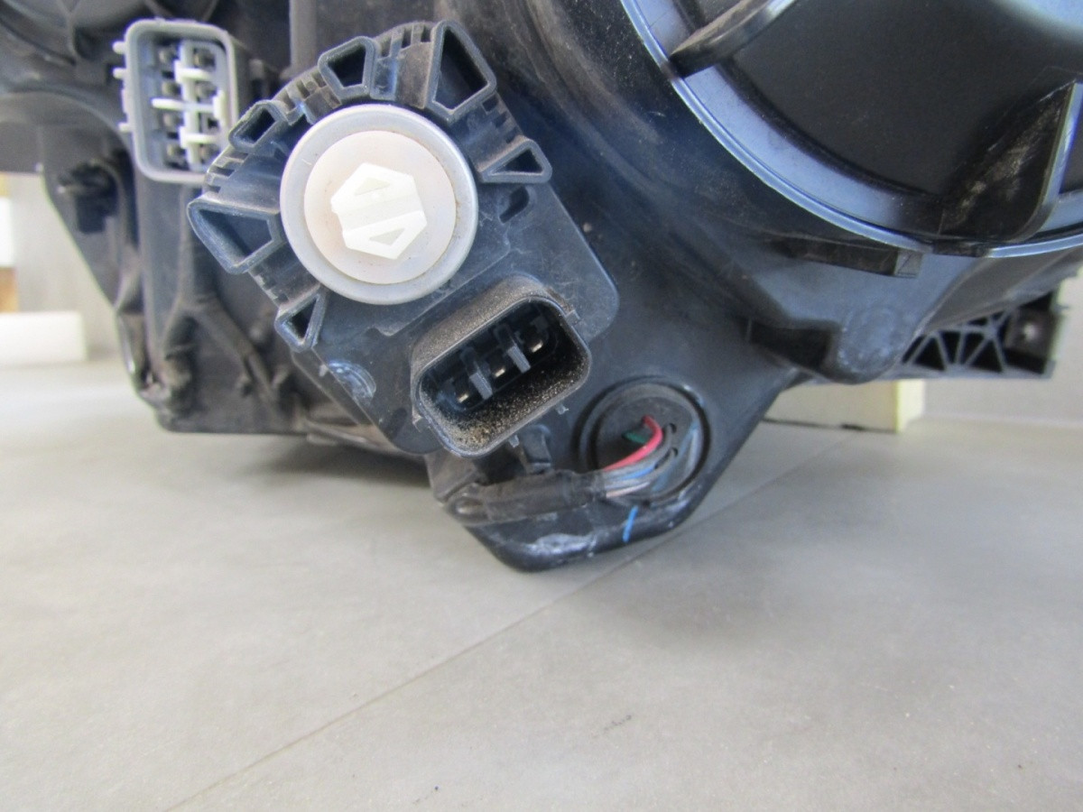 KOPLAMP MITSUBISHI L200 V NIET-DRAAIEN XENON 15-19 RH S1038/K4/12B