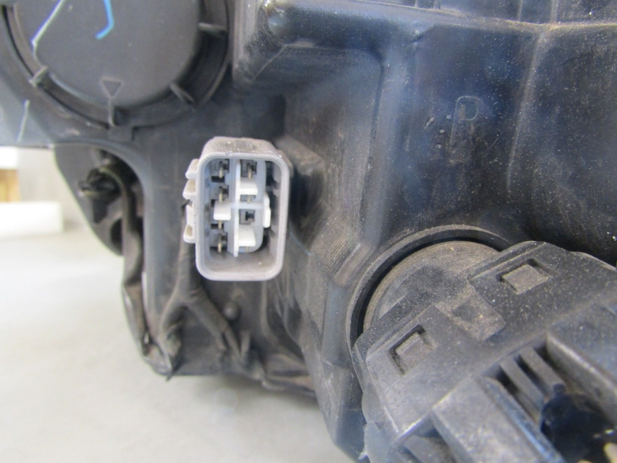 KOPLAMP MITSUBISHI L200 V NIET-DRAAIEN XENON 15-19 RH S1038/K4/12B