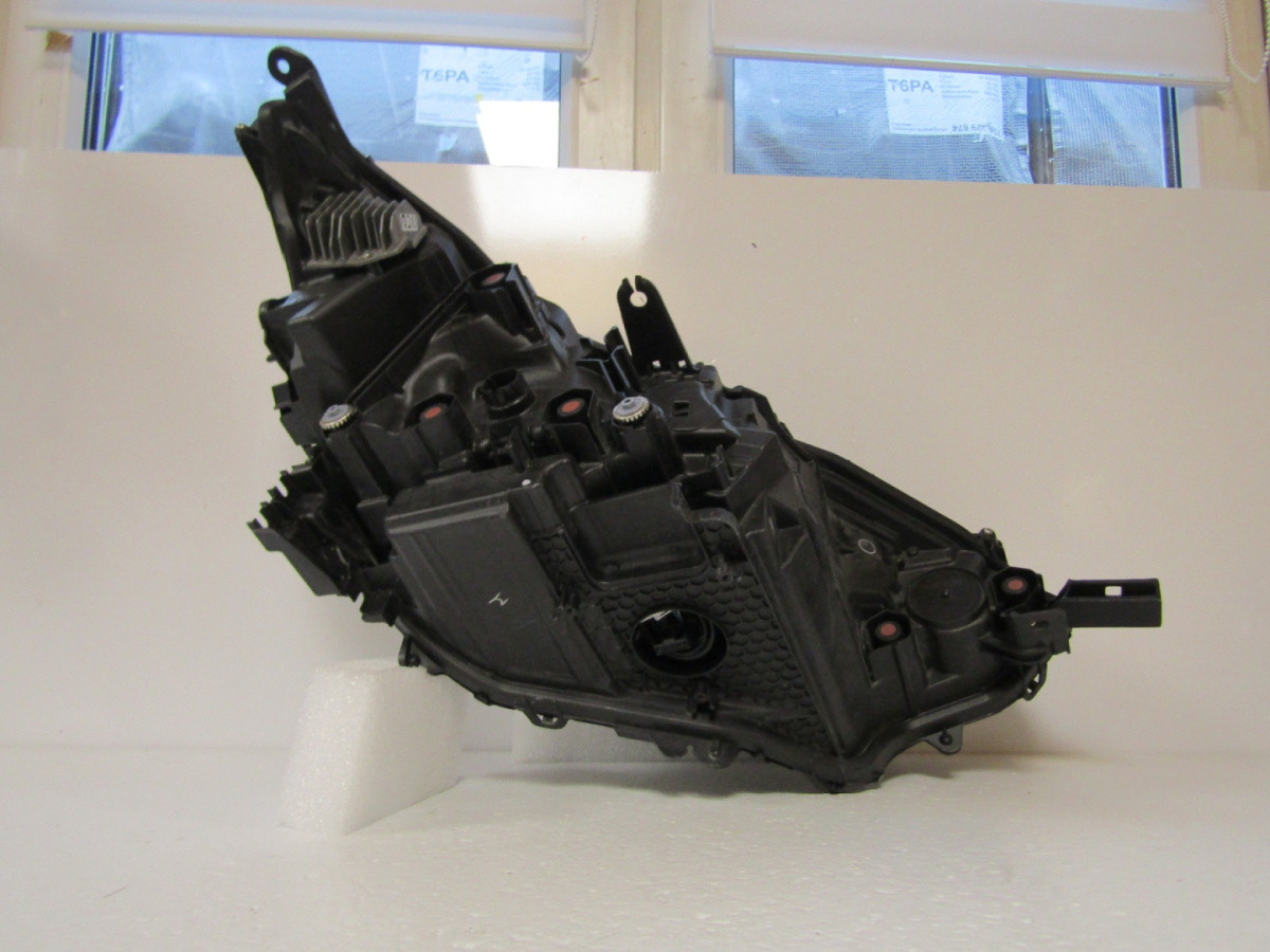 KOPLAMP TOYOTA BZ4X EA10 VOLLEDIGE LED LH 22- A302/B80