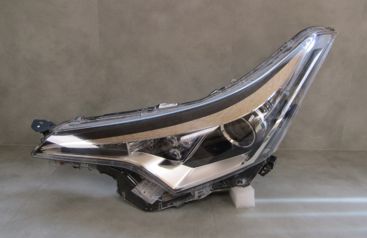 KOPLAMP TOYOTA CHR C-HR 16-19 LENS MET LED LH 81150-F4031 S916/4K/16G